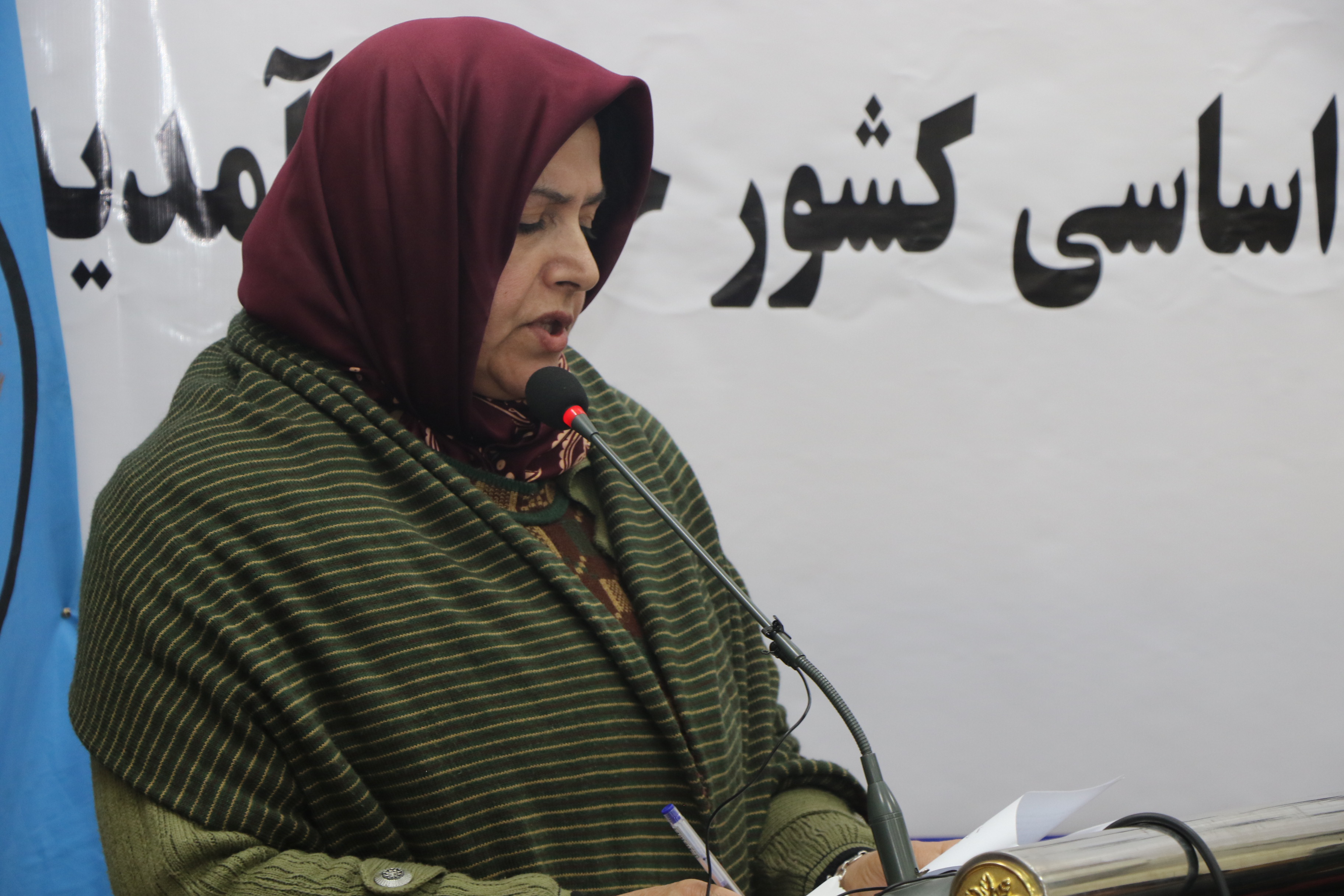 وزارت تحصیلات عالی نشان حاکمیت قانون را از سوی کمیسیون نظارت بر تطبیق قانون اساسی دریافت نمود