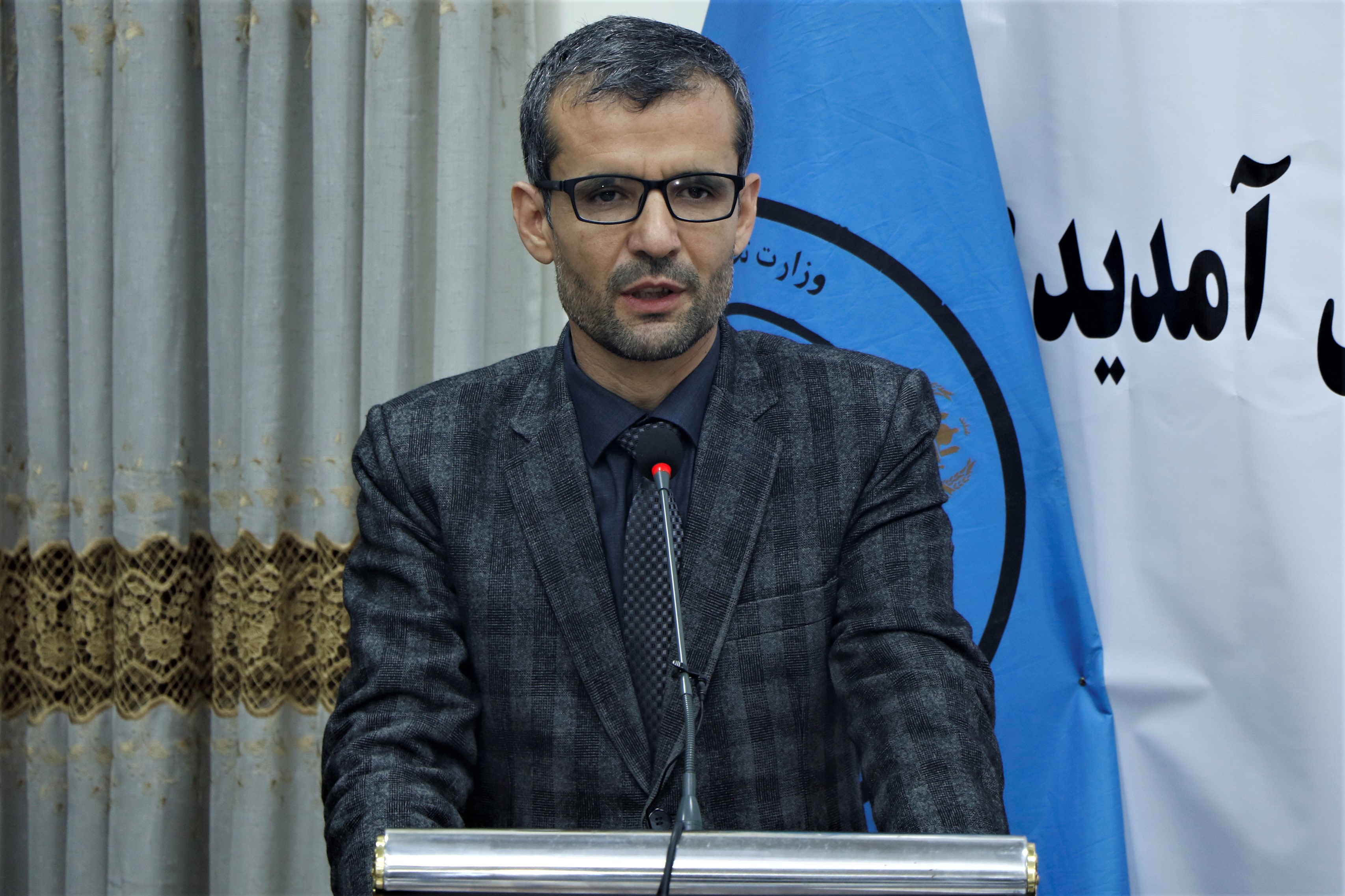 وزارت تحصیلات عالی نشان حاکمیت قانون را از سوی کمیسیون نظارت بر تطبیق قانون اساسی دریافت نمود