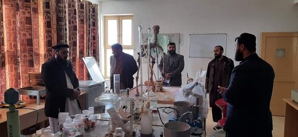 د کيفيت د تضمين او اعتبار ورکولو سرپرست رئيس او پلاوي په کندهار کې د اناستو پوهنتون څخه ليدنه وکړه