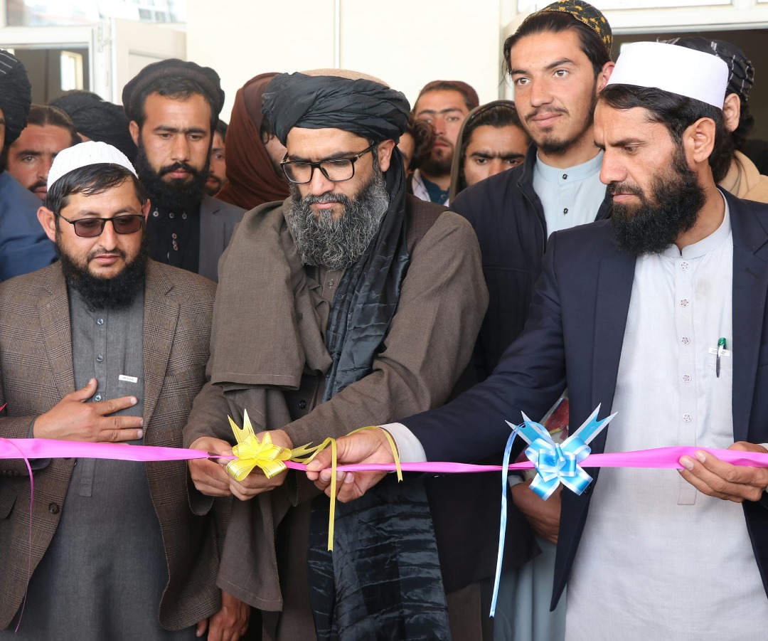 د لوړو زده وزارت علمي معین دوکتور لطف الله خیرخواه په پکتیا پوهنتون کې یو شمېر پروژې پرانیستې.